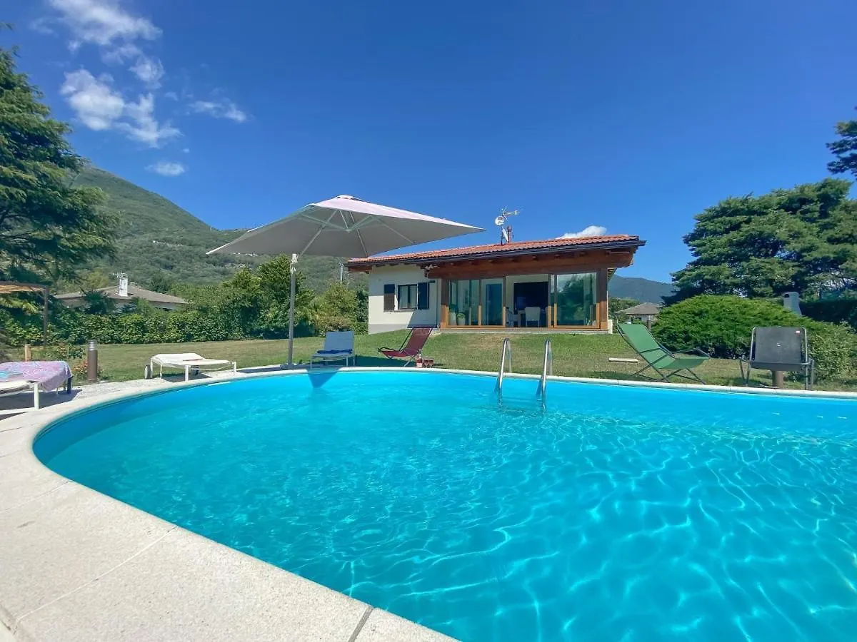 Paradiso-Boschetto Strand Bungalow Mit Pool Sorico Italy